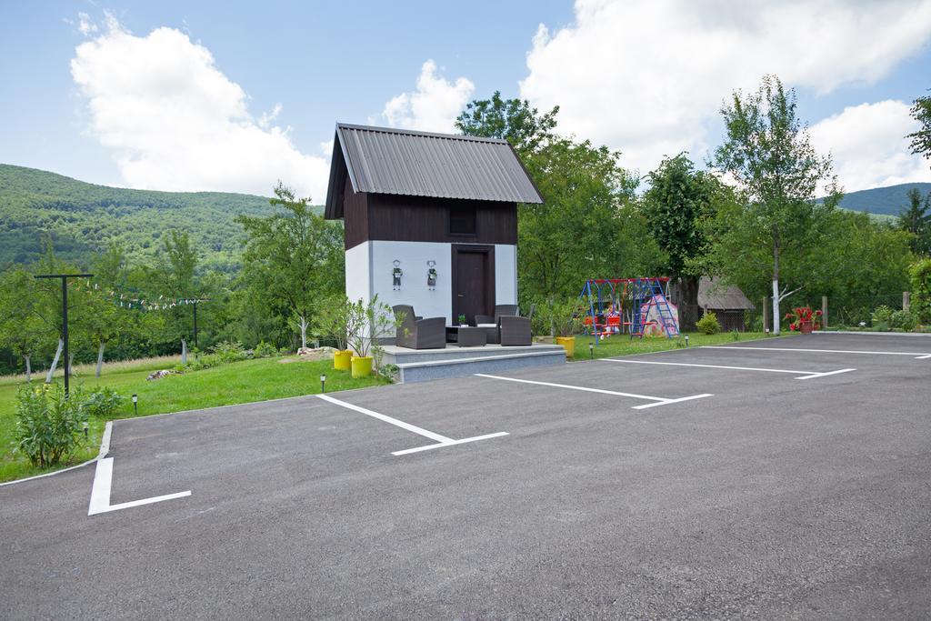 Apartment Petra I Nikola Seliste Dreznicko Esterno foto